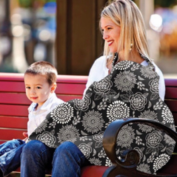 Accessories - 🆕 The Peanut Shell Nursing Cover